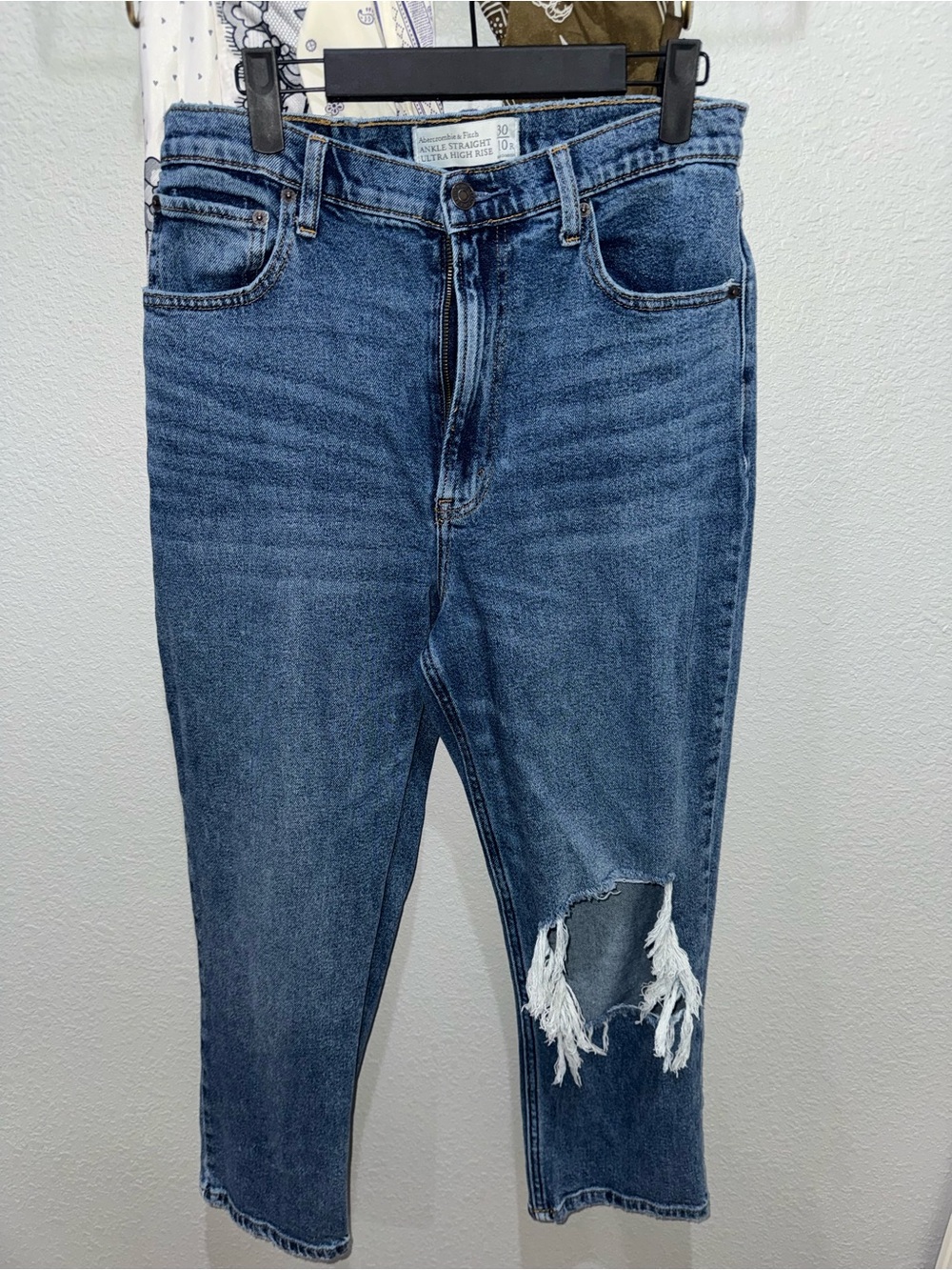 A&F Curve Love Ankle Straight Ultra High Rise Jean